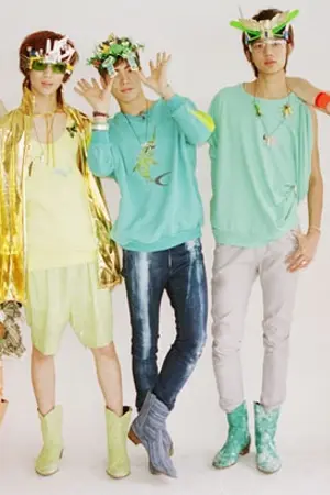 ปก ♥ ประวัติ SHINeeแบบละเอียดยิบ ♥